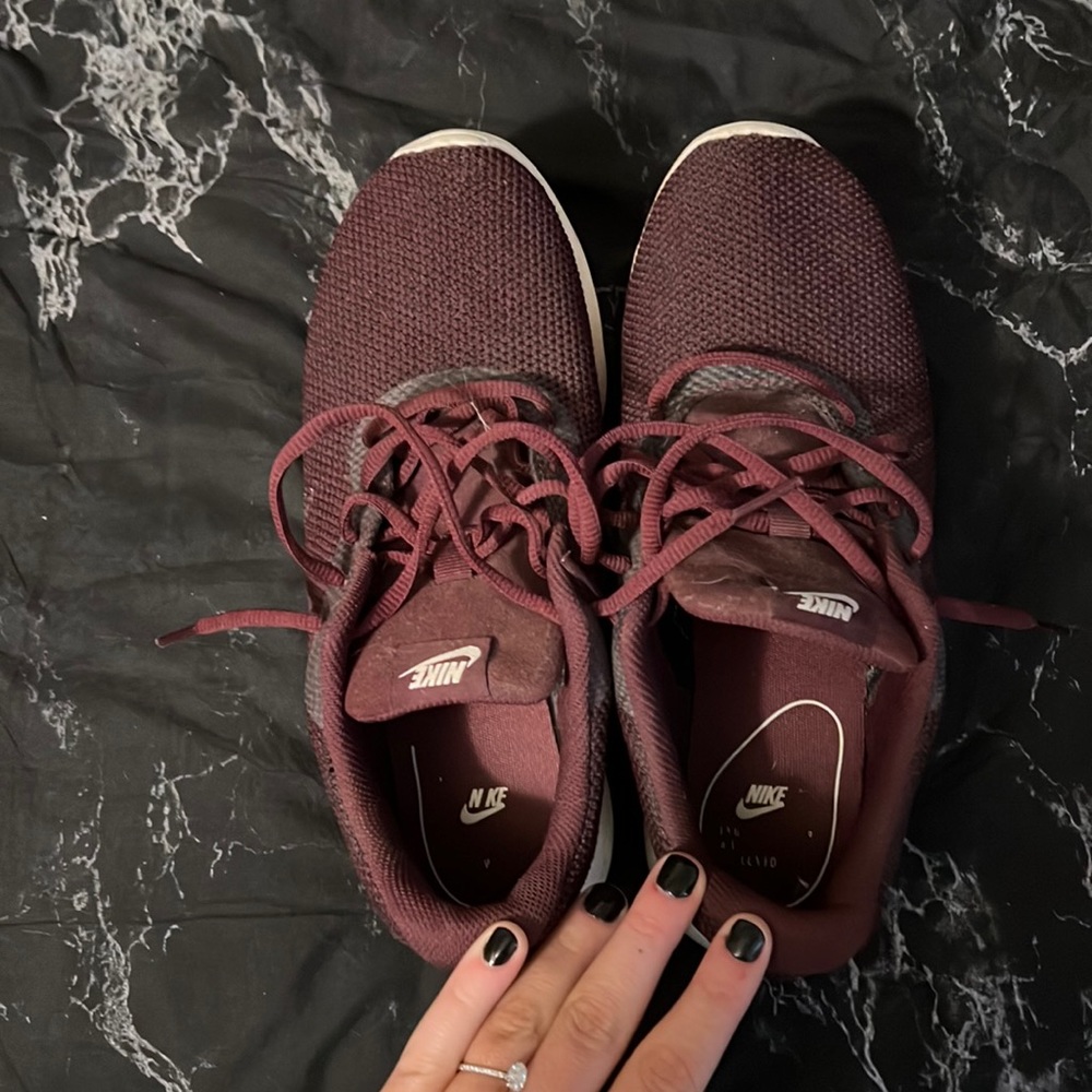 Women’s maroon and white nike sneaker size 9